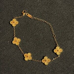 Gold clover bracelet